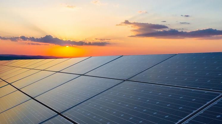 ﻿Från årskiftet 2023 har solcellsbidraget, eller avdraget för grön teknik, höjts till 20 procent för dig som installerar solceller.
