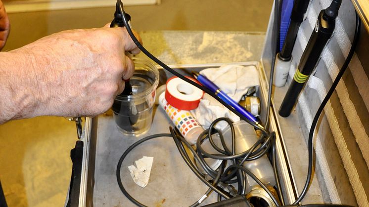 Syremätning av systemvätska
