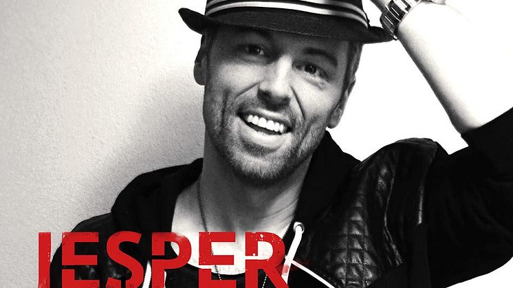 JESPER SJÖBERG FRÅN MUSIKALSCENEN TILL FÖRSTA SOLOALBUMET! -ETT FÖRSTA SMAKPROV ÄR SINGELN “YOU & I”!