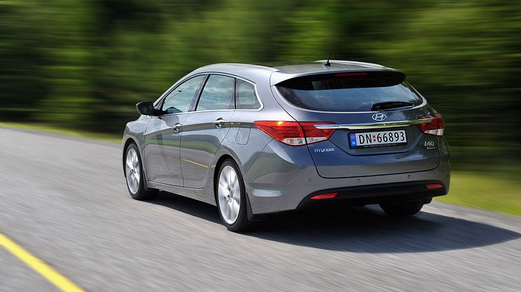 Hyundai i40 i stor fart