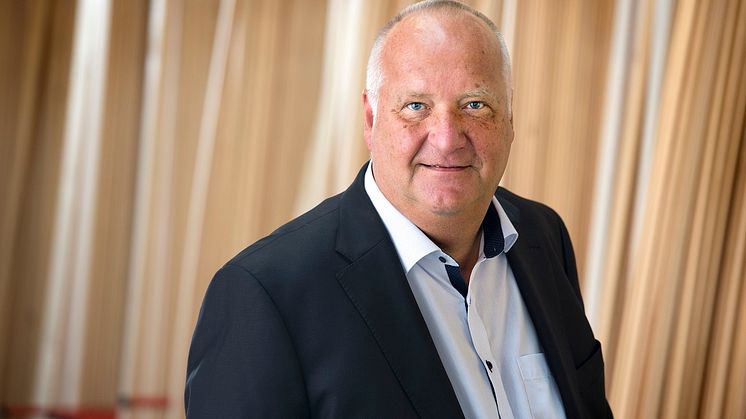 ”Vi har fuld transparens omkring udmeldinger på prisstigninger fra leverandørerne” siger Indkøbsdirektør Preben Nielsen
