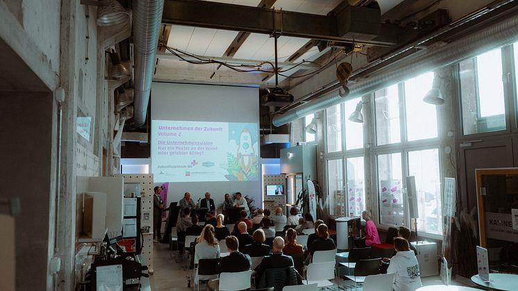 Den Perspektivwechsel wagen: „Unternehmen der Zukunft Vol. I-III“ als Schnittstelle zwischen KMU und Startups
