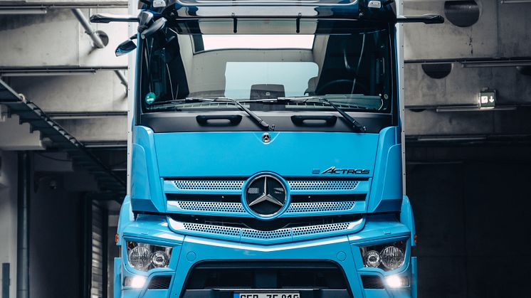 eActros_premiere00004