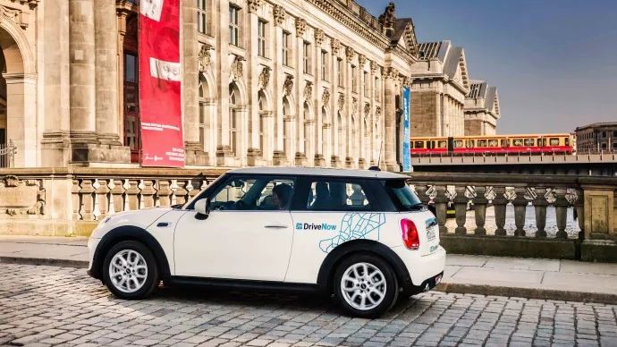 BMW Group and Daimler AG agree to combine mobility services