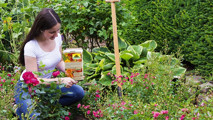 Azet® Fertilizante Floración de Neudorff incorpora MyccoVital, que estimula y aumenta toda la flora microbiana del suelo.