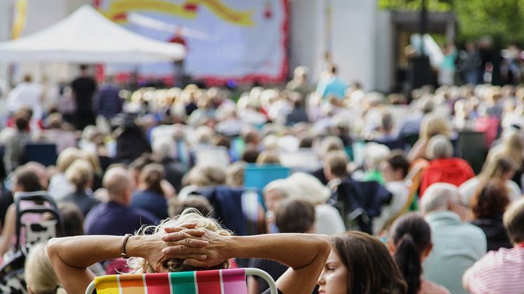 Sommarlund: sånger på jiddisch, en tur till Spegellandet, och liveperformance om populärkultur
