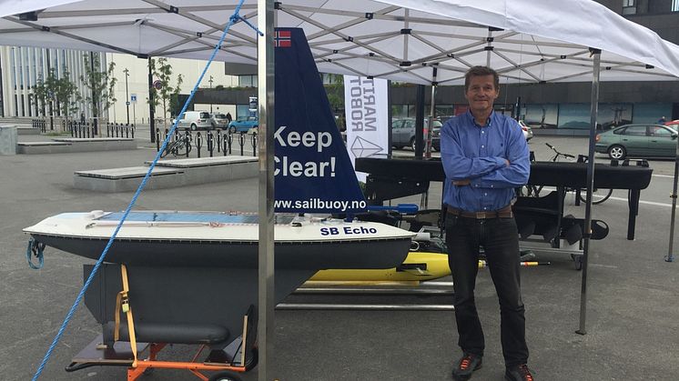 Salve Dahle ved droner som anvendes i GLIDER prosjektet