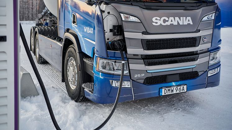 Den fasta elbilsladdaren är en viktig milstolpe i Wibax resa mot 100 procent elektrifierade transporter, drivna av egen laddinfrastruktur.