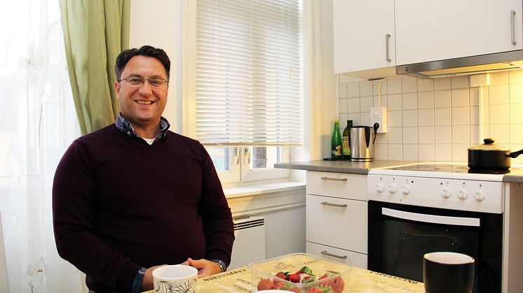 I vinter har Denny fått nytt bad og kjøkken, og mye bedre ventilasjon i leiligheten sin. (Foto: Boligbygg)