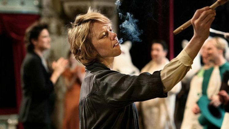 Vi ser her den unge skuespilleren Alma Pöysti i rollen som den unge Tove Jansson. Filmen Tove har fått strålende kritikker og er Finlands Oscar-kandidat i år.