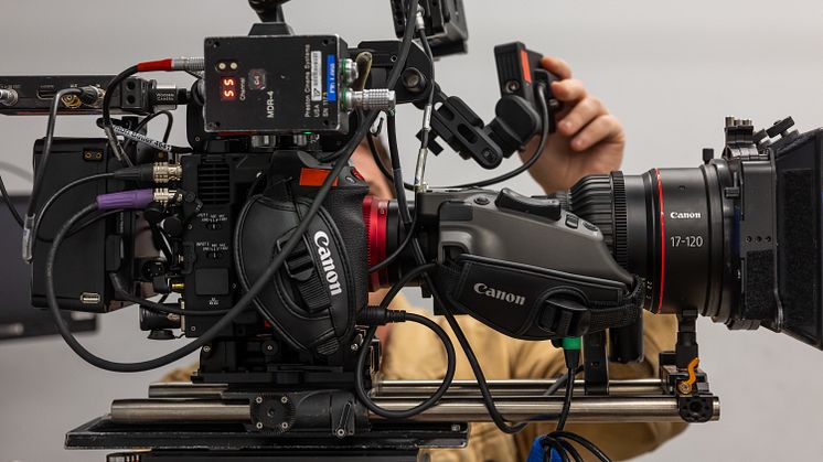 EOS C400_Ambient_Christne Ng_Canon USA_08[1].jpg