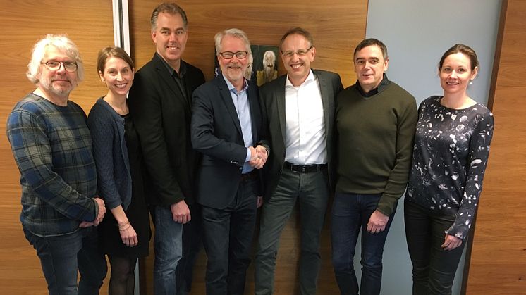 Foto f.v.: Joachim Sävenlid, Pernilla Troberg, Roger Wennberg, Jonas Jonsson (VD i Iterio), Øyvind Holtedahl (konserndirektør i Multiconsult), Johan Wagenius & Gunilla Brogren.