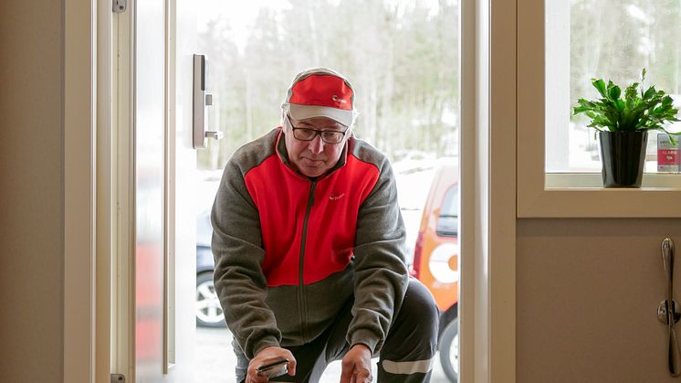 Levering av pakker innenfor døren når du ikke hjemme. 