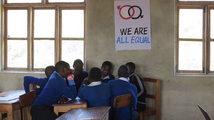 Ungdomar diskuterar jämställdhetsfrågor under Gender Equality Awareness Week - ett utbildningsprojekt som UH genomförde sommaren 2019.
