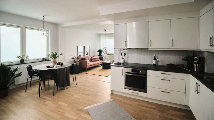 Lägenheterna anlände i moduler från Polen, färdiga med vitvaror och inredning. Bostadsrättsföreningen Krokus. Bild: Visualisera
