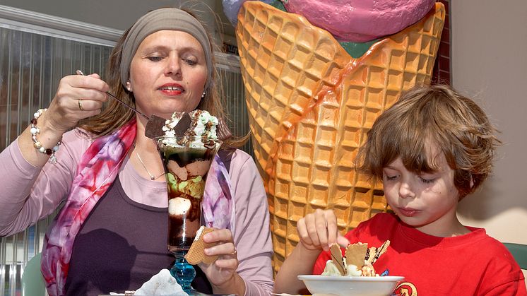 So ein Eisbecher schmeckt nicht nur im Sommer, sondern das ganze Jahr. Foto: Benito Barajas/SIGNAL IDUNA