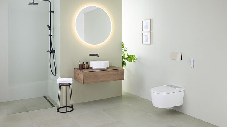 Geberit AquaClean Sela on seinään kiinnitettävä pesevä wc-istuin, joka mahdollistaa monenlaiset sisustusratkaisut niin isoissa kuin pienissäkin kylpytiloissa.
