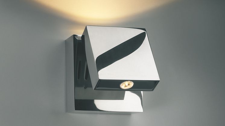 Fox Design presenterar Bruck Scobo Vario, sänglampan som samtidigt är en spegel. Bild 1.