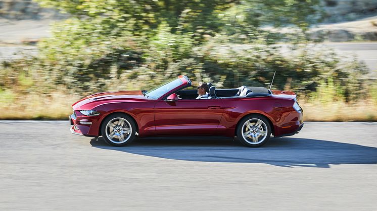 FORD MUSTANG 2017 (9)