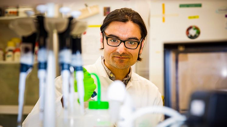 Doktoranden Muhammad Irfan vid Karolinska Institutet. Foto: Centrum för rättvisa