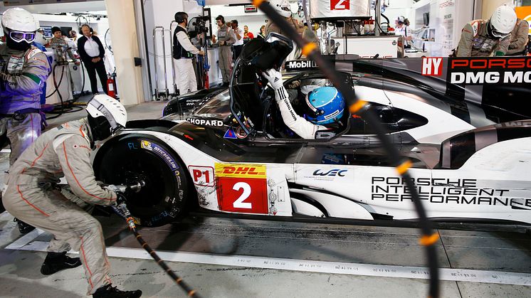 Porsche 919 Hybrid, Porsche Team: Romain Dumas, Neel Jani, Marc Lieb