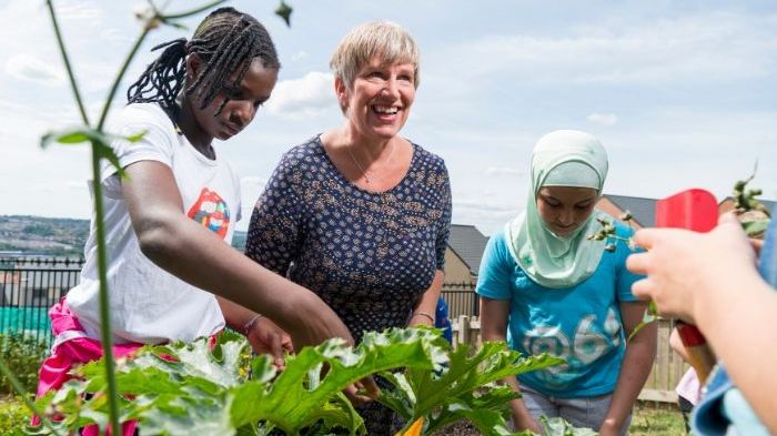 Professor Greta Defeyter talking to some pupils at a school holiday club.