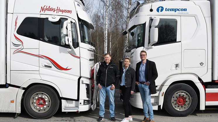 Tempcon in leder nytt strategiskt samarbete med Nyhléns Hugosons i Skellefteå. Från vänster; Pär Marklund, Transportchef Nyhléns Hugosons, Sophia Bylesjö, Platschef för Nyhléns Hugosons i Skellefteå samt Christofer Mattsson, vd för Tempcon Norrland. 