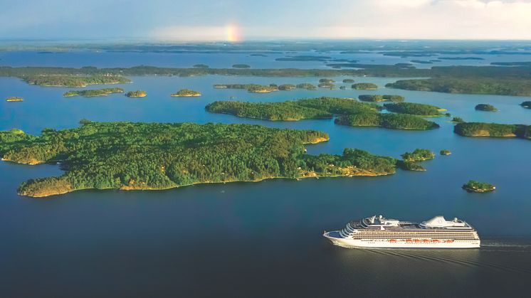 Det största fartyg som någonsin angjort Lysekils hamn  - kryssningsfartyget m/s Marina, kommer till Lysekil sommaren 2014