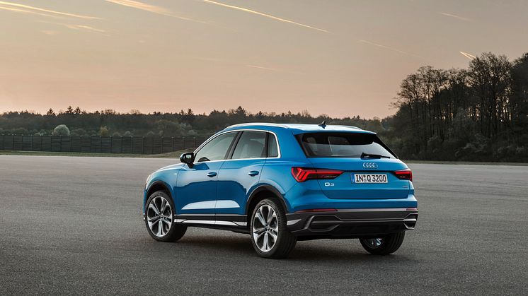Audi Q3 (turboblå) statisk bagfra