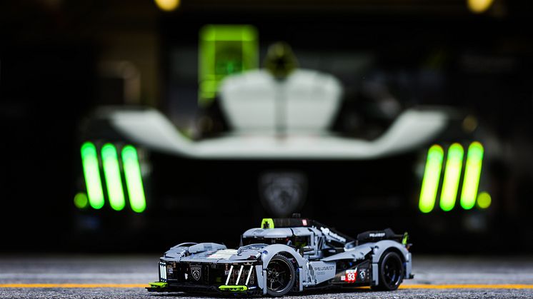 NY LEGO® TECHNIC™ PEUGEOT 9X8 HYLDER PEUGEOTS HYPERCAR FORUD FOR LE MANS DEBUT