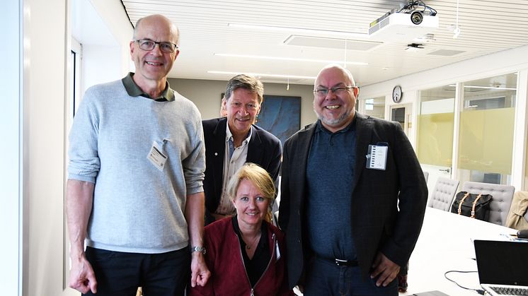 Arbeidsgruppen for norges første forskernettverk for reiselivet. Fra venstre: Kai V. Hansen, Einar Lier Madsen, Monica Breiby og Jan-Vidar Haukland. Dorthe Eide og Kirsti Mathiesen Hjemdahl var ikke til stede da bildet ble tatt. Foto: Thoralf Fagertu