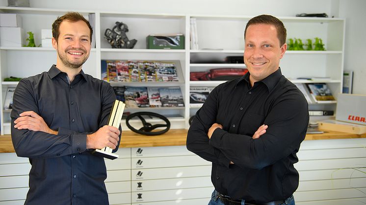 Thomas Wagner (left) and Alain Blind accepted the iF Design Award for the LEXION combine harvester.