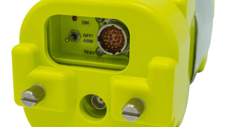ACR Electronics - ARTEX ELT 4000M (right)