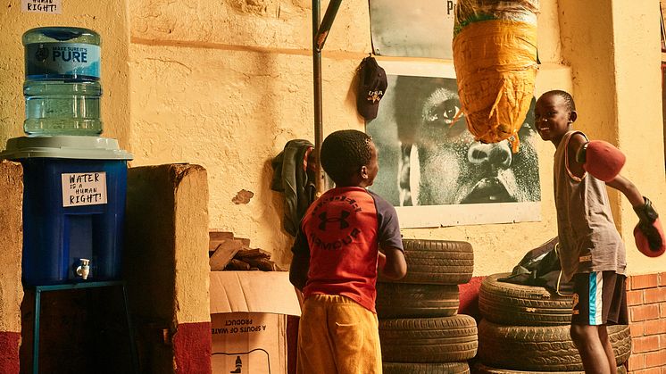 Corona-Prävention: Viva con Agua und prominente Unterstützer streamen 24 Stunden live für Wasserfilter in Uganda