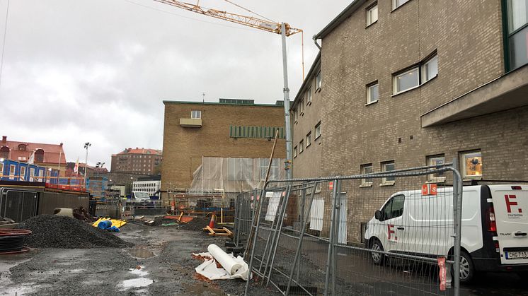 Väghöjning utanför Folkteatern