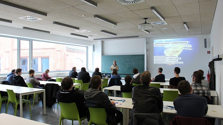 Mehr als 300 Schülerinnen und Schüler beim 6. Fachtag Informatik am 24. Januar 2017 an der Technischen Hochschule Wildau