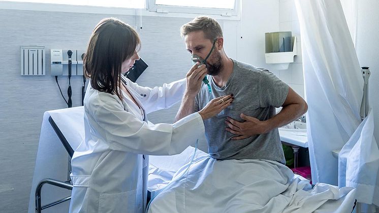 Patienten mit schwerer Herzschwäche sollten frühzeitig über die Möglichkeiten und Chance einer Herztransplantation oder auch einer künstlichen Pumpe – meist ein Linksherzunterstützungssystem (LVAD) - aufgeklärt werden. 