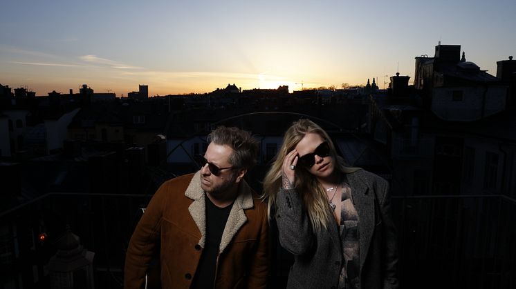 Julia Frej med Mauro Scocco  “Vänta på att dö”