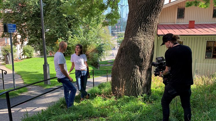 Håkan Strömberg och Ylva Berglund under inspelningen av "Hur hamnade vi här? - tio filmer om Göteborgs historia". Foto: Emma Backman
