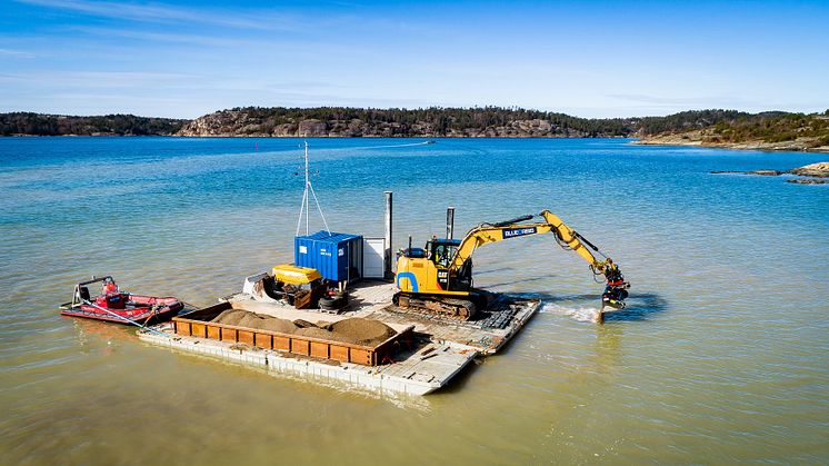 Utläggning av sand.