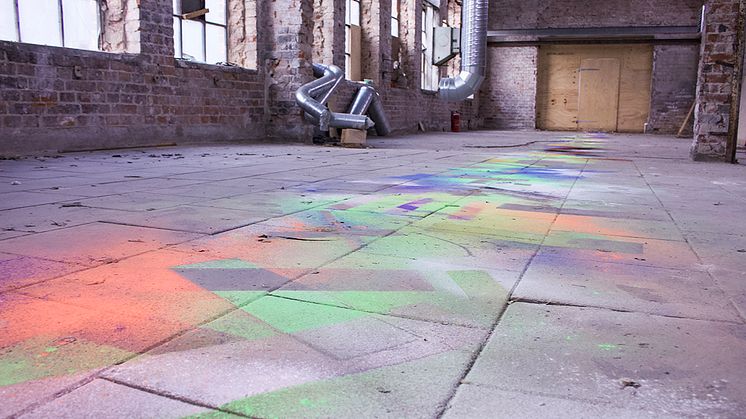 Konstnärerna Magnus Dahl och Timothy Crisp avslutade sitt artist in residence hos Grafikens Hus i december 2022 med att genomföra en fullskalig installation i den gamla industribyggnaden Gjuteriet i Södertälje.