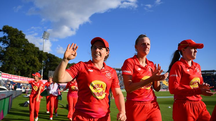 Tammy Beaumont with her Welsh Fire teammates. Photo: ECB/Getty Images