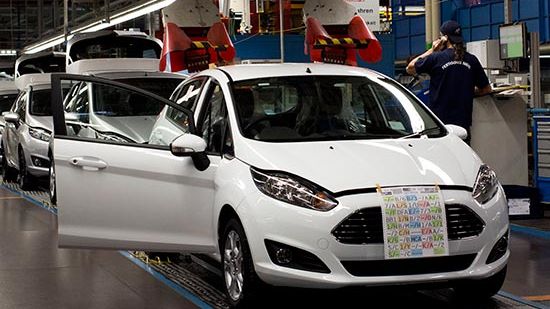 Ford starter produksjonen av nye Fiesta; Europas mest solgte småbil er blitt dristigere, mer raffinert og lavere drivstoff-forbruk. 