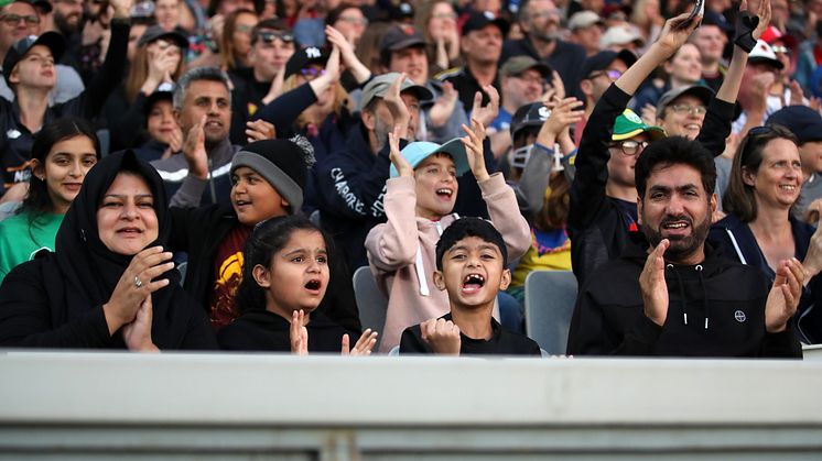 Hundred crowd 2022