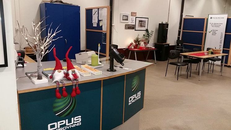 God Jul & Gott Nytt År önskar vi på Opus Bilprovning