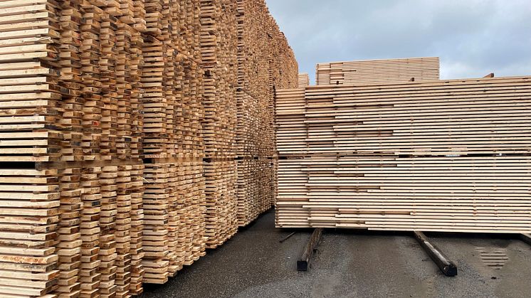 Byggmaterialhandlarnas medlemsföretag har enats kring branschgemensamma krav rörande plastemballage av trävaror.