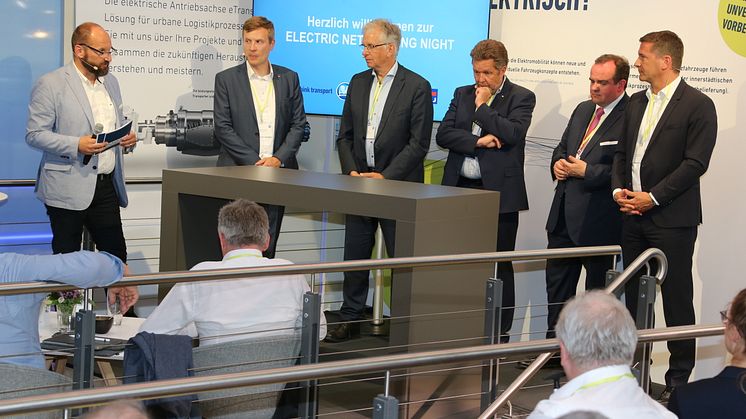 Gerhard Grünig (VerkehrsRundschau), Dr. Dustin Schöder (Deutsche Bahn), Rolf Meyer (Meyer & Meyer), Kurt Sigl (BEM), Clemens Baumgärtner (City of Munich), Markus Schell (BPW) (Source: Karel Sefrna /VerkehrsRundschau) 