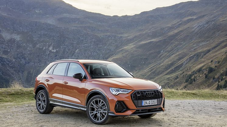 Audi Q3 (pulsorange) statisk forfra