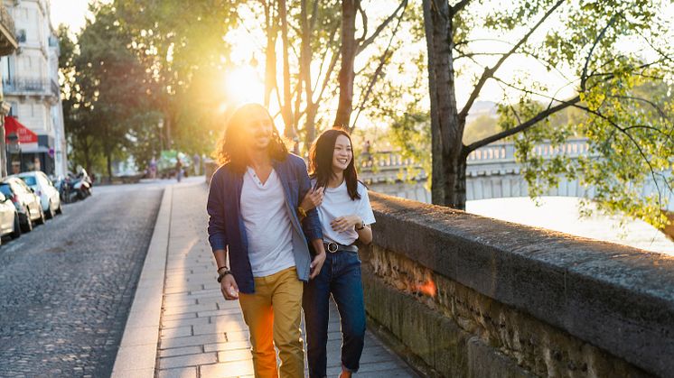 DEST_FRANCE_PARIS_PEOPLE_COUPLE_MAN_WOMAN_WALKING_ALONG_SEINE_SUNSET_GettyImages-1042696086 copy_Universal_Within usage period_99260.jpg