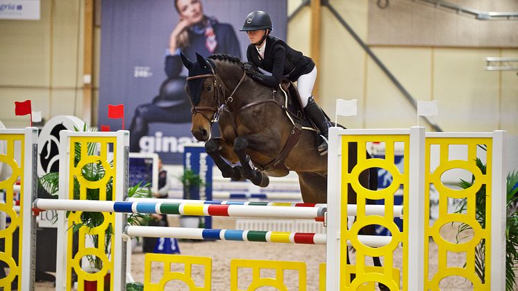 Julie Carlberg och Elegance CC tog hem vinsten efter en hård omhoppning. Foto: Haide Westring.